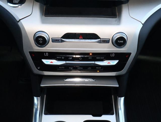 Used 2020 Ford Explorer XLT w/ Equipment Group 202A RWD image 29