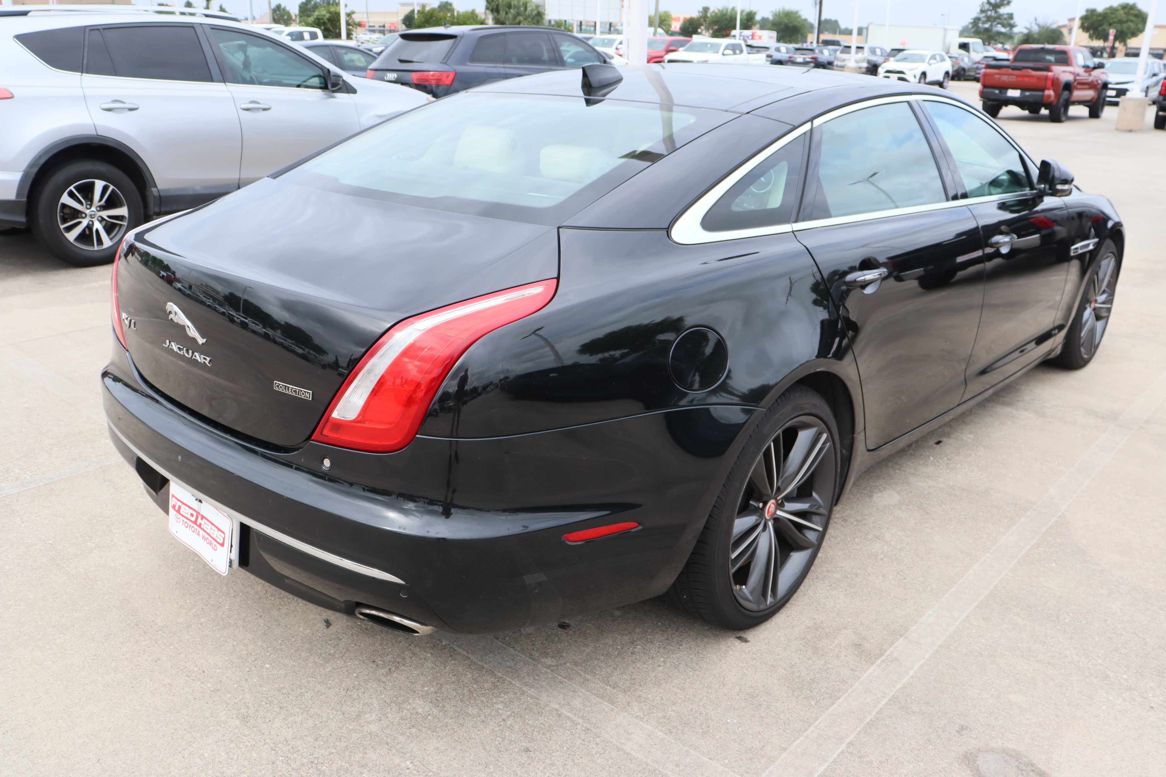 Used 2019 Jaguar XJ L Supercharged RWD image 11