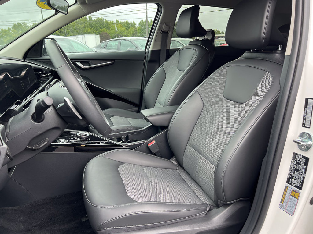 Certified 2024 Kia Niro EX w/ EX Cold Weather Package FWD image 17