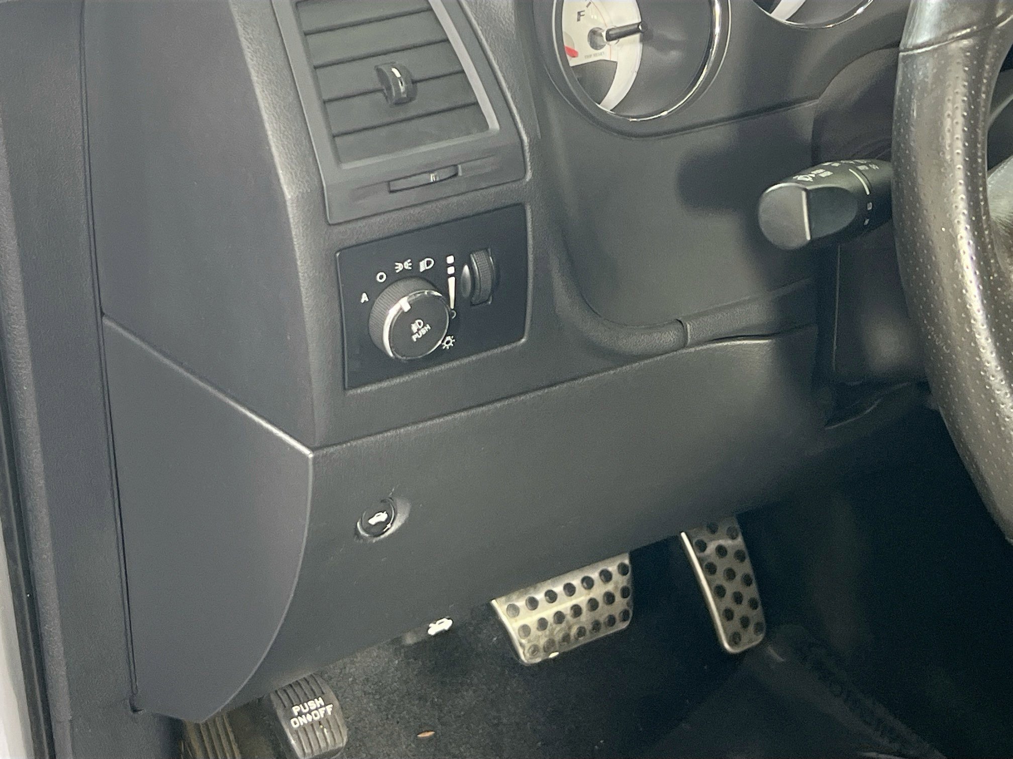 Used 2014 Dodge Challenger SRT8 w/ Harman/Kardon Audio Group image 10