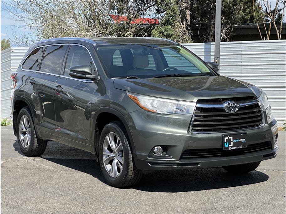 Used 2015 Toyota Highlander XLE image 8