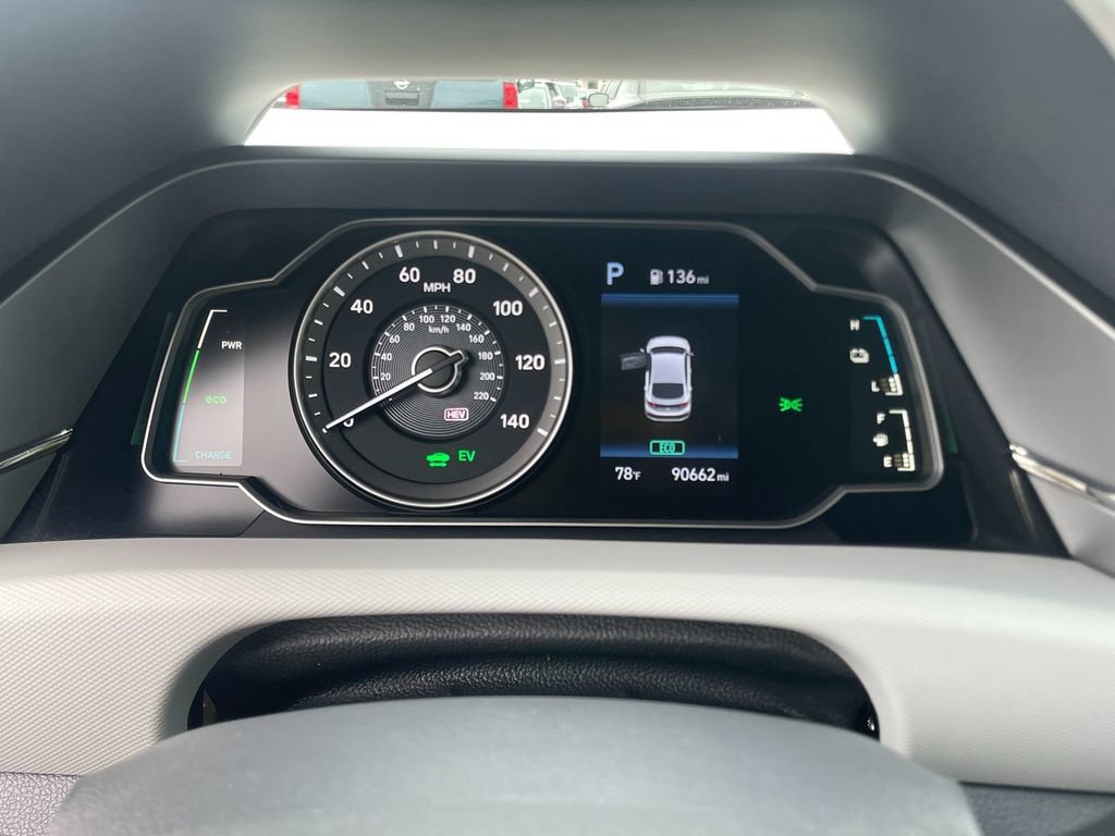 Used 2020 Hyundai Ioniq SE FWD image 18