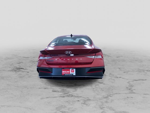 Used 2025 Hyundai Elantra SEL image 9