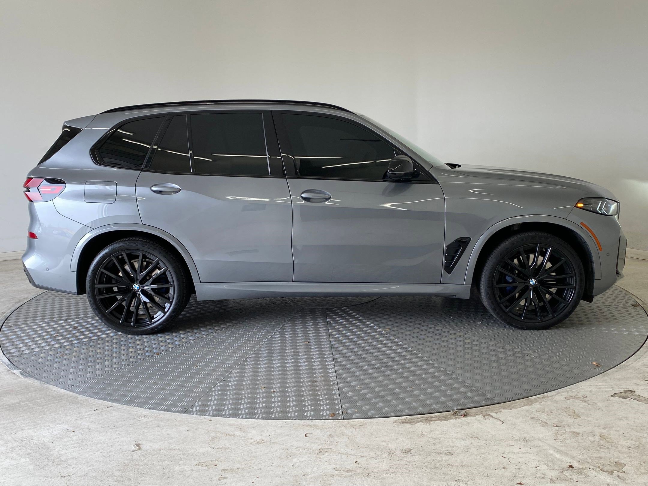 Certified 2024 BMW X5 M60i w/ M Sport Professional Package image 8