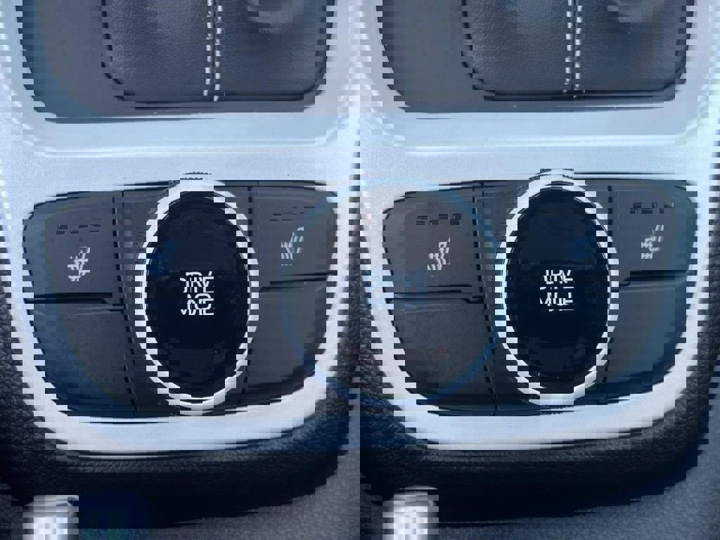 Certified 2025 Hyundai Venue Limited image 19