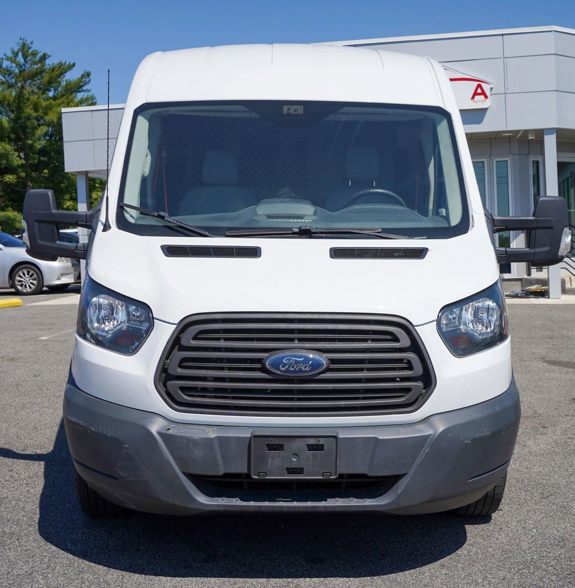 Used 2018 Ford Transit 250 148 Medium Roof RWD image 9