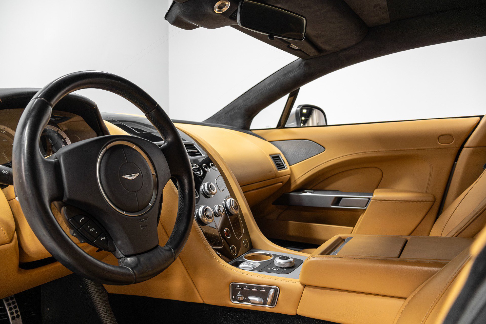 Used 2016 Aston Martin Rapide S image 9