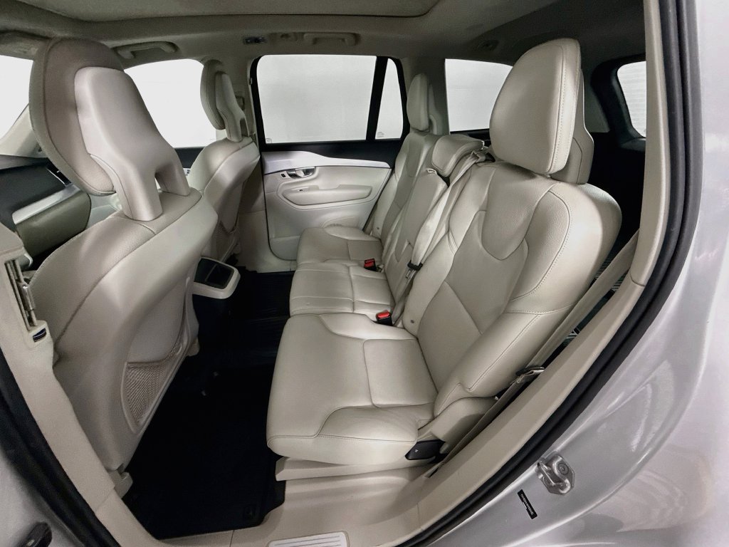 Used 2017 Volvo XC90 T5 Momentum w/ Vision Package FWD image 23