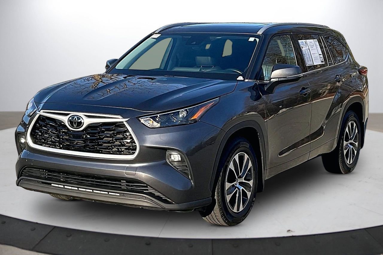 Used 2022 Toyota Highlander XLE image 4