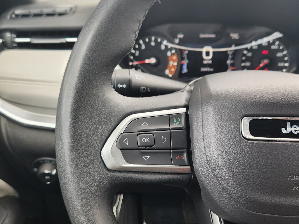 Used 2025 Jeep Compass Limited AWD/4WD image 17