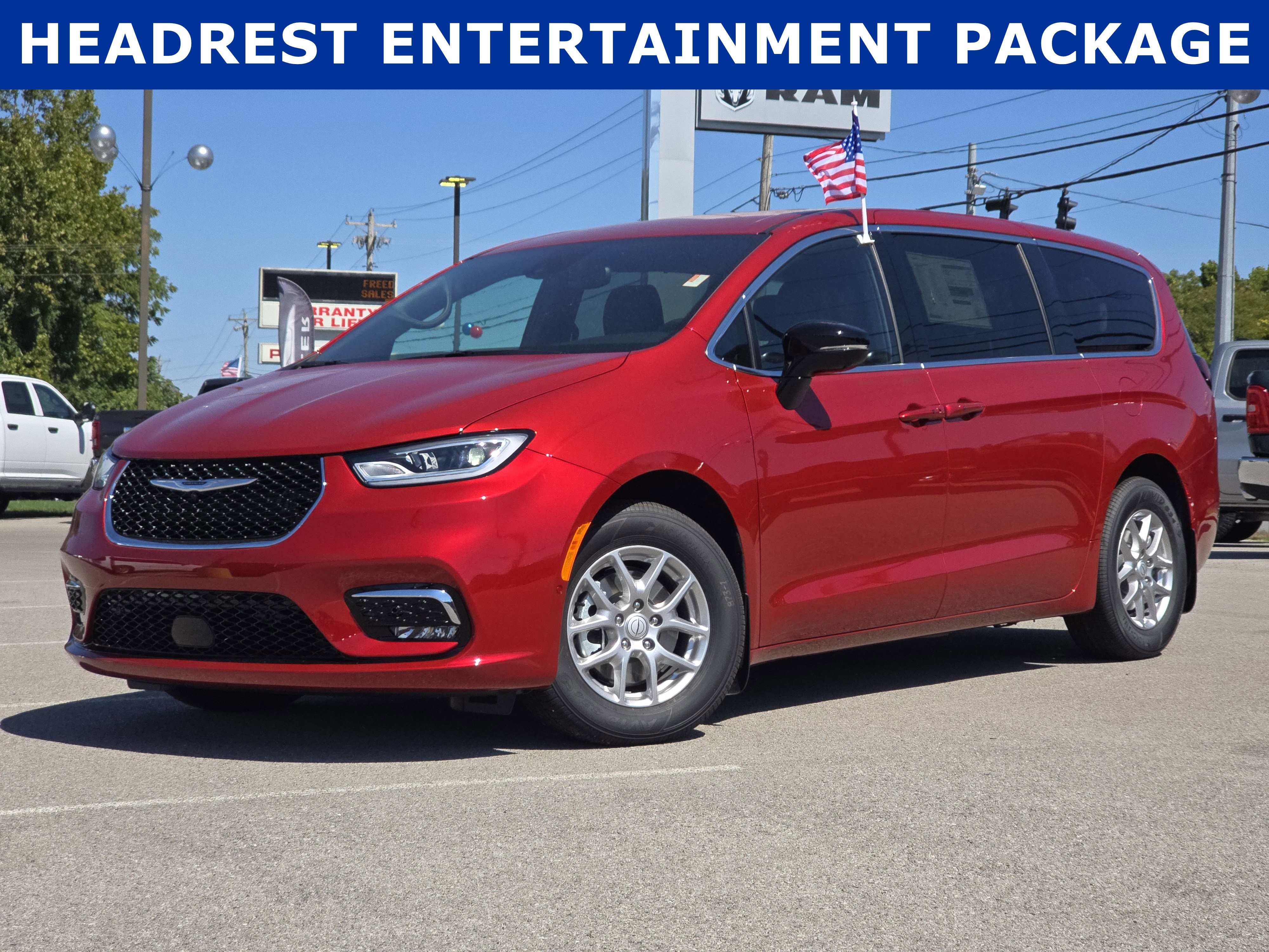 New 2026 Chrysler Pacifica Select image 1
