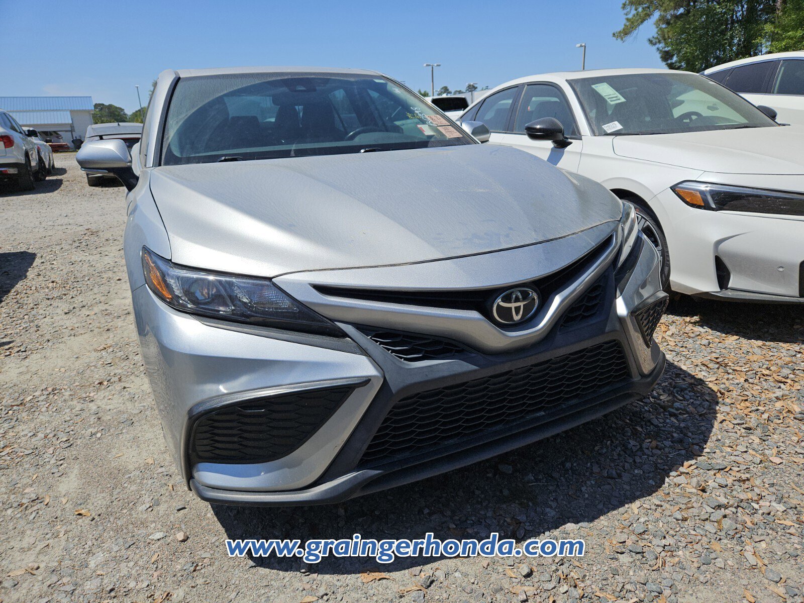 Used 2021 Toyota Camry SE w/ Convenience Package FWD image 4