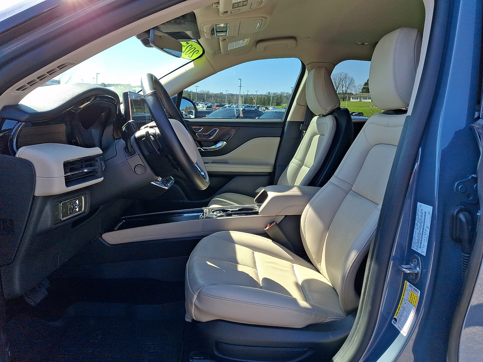 Used 2025 Lincoln Corsair Reserve image 13