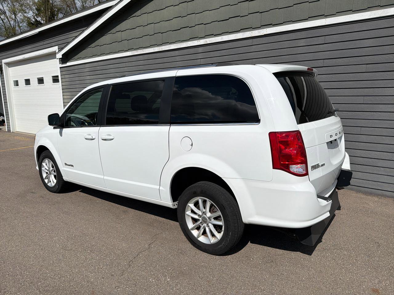 Used 2019 Dodge Grand Caravan SXT FWD image 8