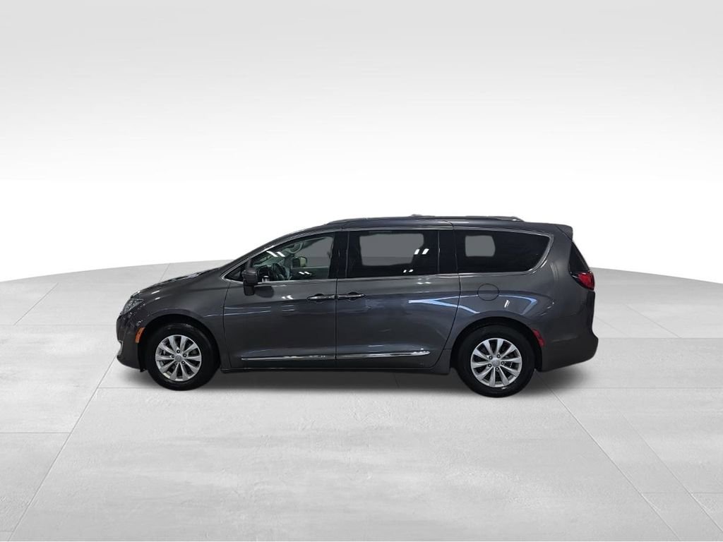 Used 2018 Chrysler Pacifica Touring-L image 12