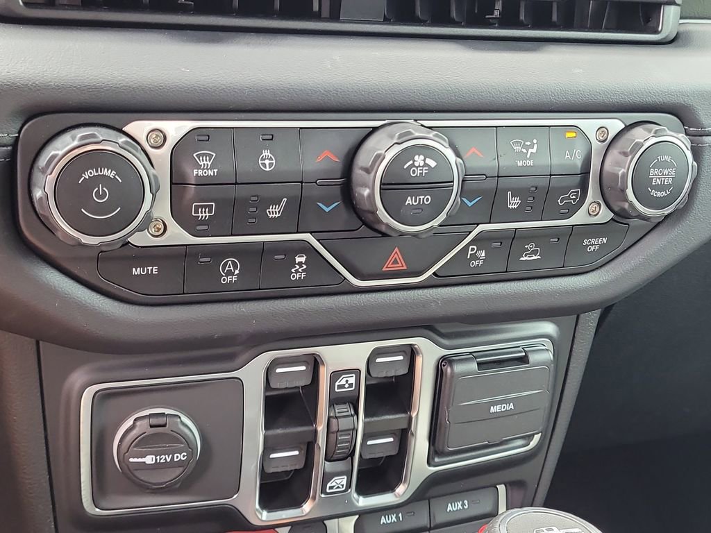 Used 2024 Jeep Gladiator Mojave AWD/4WD image 23