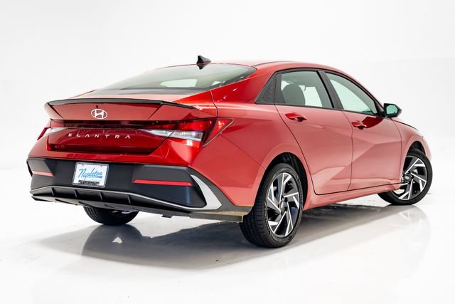 Used 2025 Hyundai Elantra Sport FWD image 32