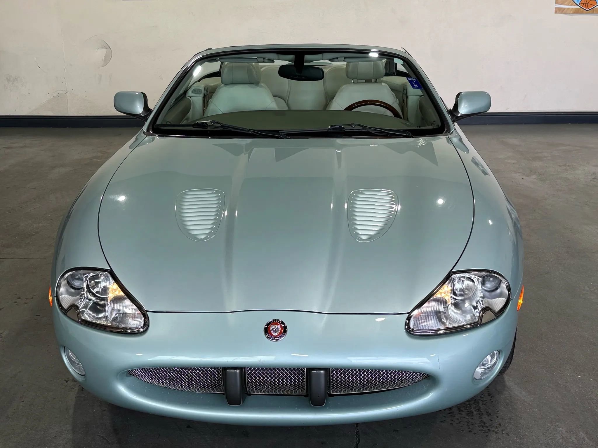 Used 2001 Jaguar XKR Convertible RWD image 2