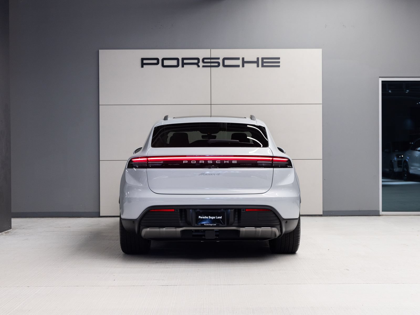 Certified 2026 Porsche Macan 4 Electric AWD/4WD image 6