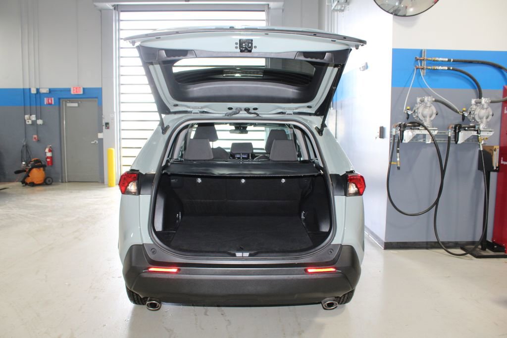 Used 2022 Toyota RAV4 XLE AWD/4WD image 40