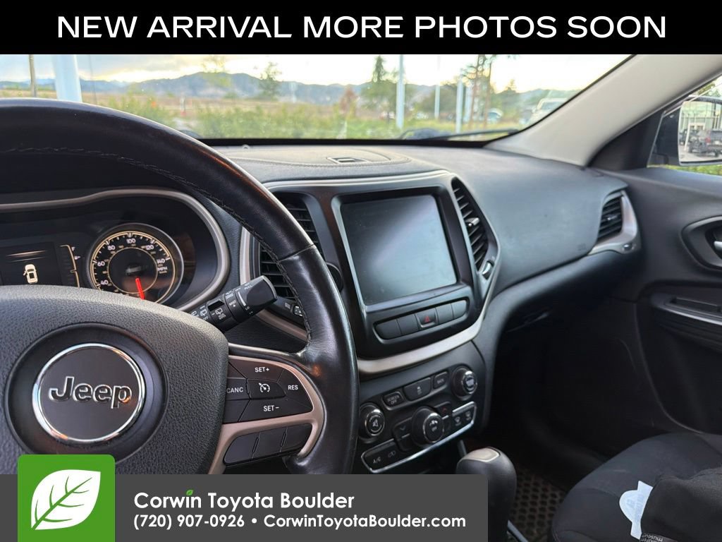 Used 2016 Jeep Cherokee Latitude w/ Safety/Convenience Group AWD/4WD image 11