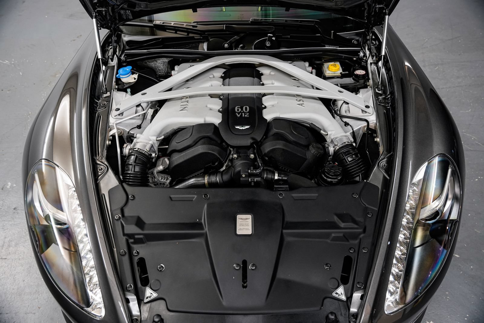 Used 2014 Aston Martin DB9 Coupe RWD image 38