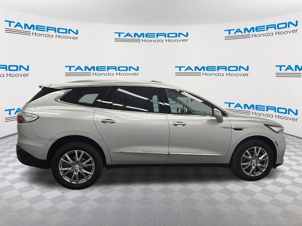 Used 2022 Buick Enclave Essence w/ Experience Buick Package FWD image 6