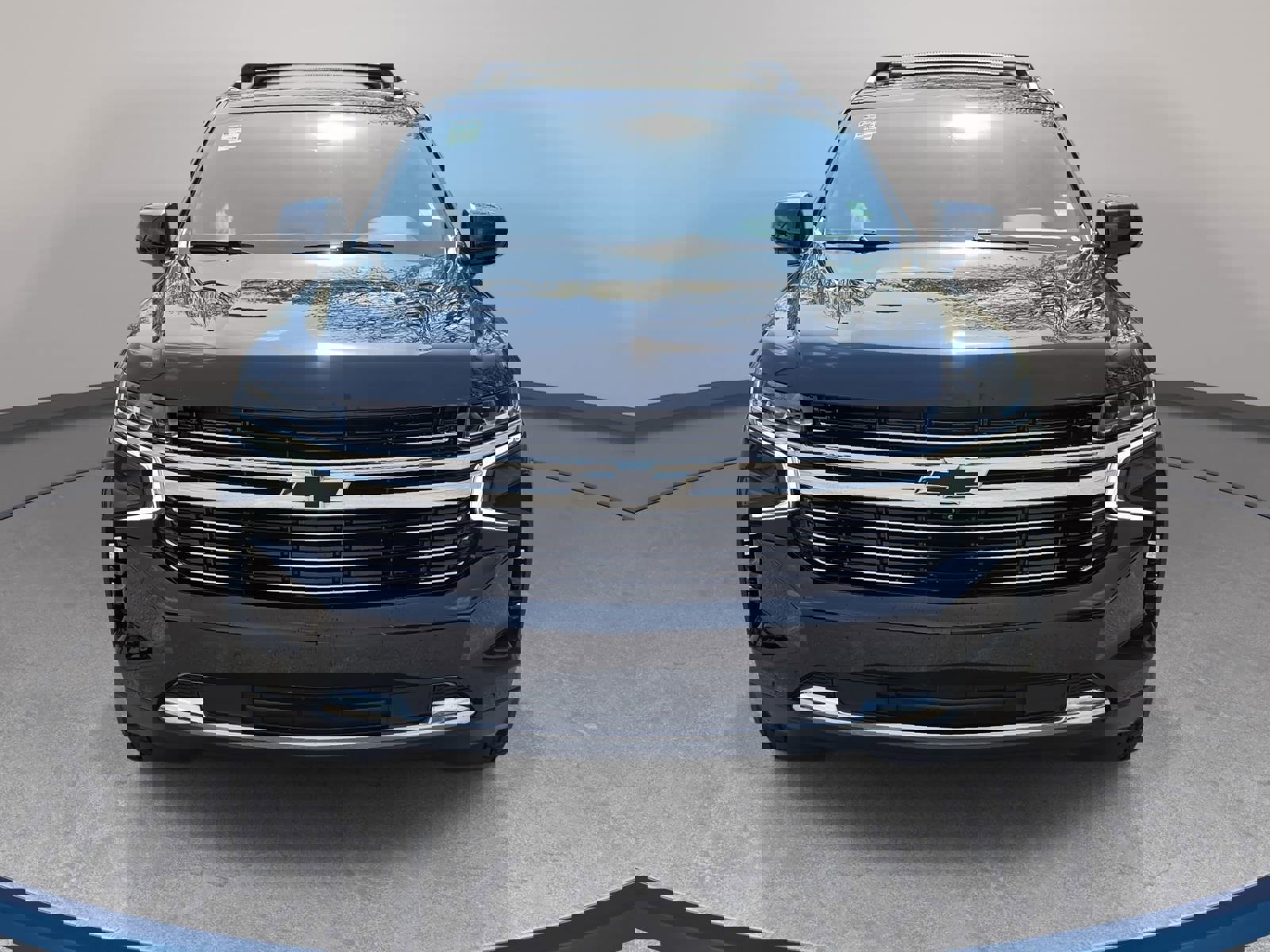 Used 2022 Chevrolet Suburban LT w/ Luxury Package image 2