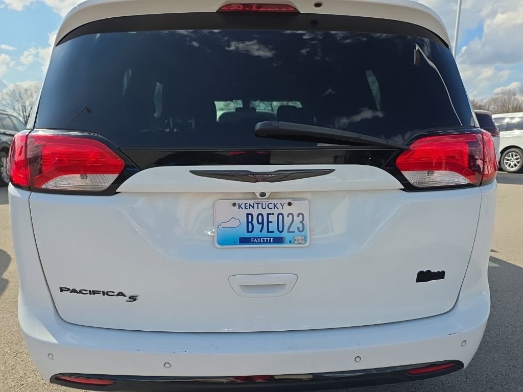 Used 2018 Chrysler Pacifica Touring-L w/ Premium Audio Group image 6