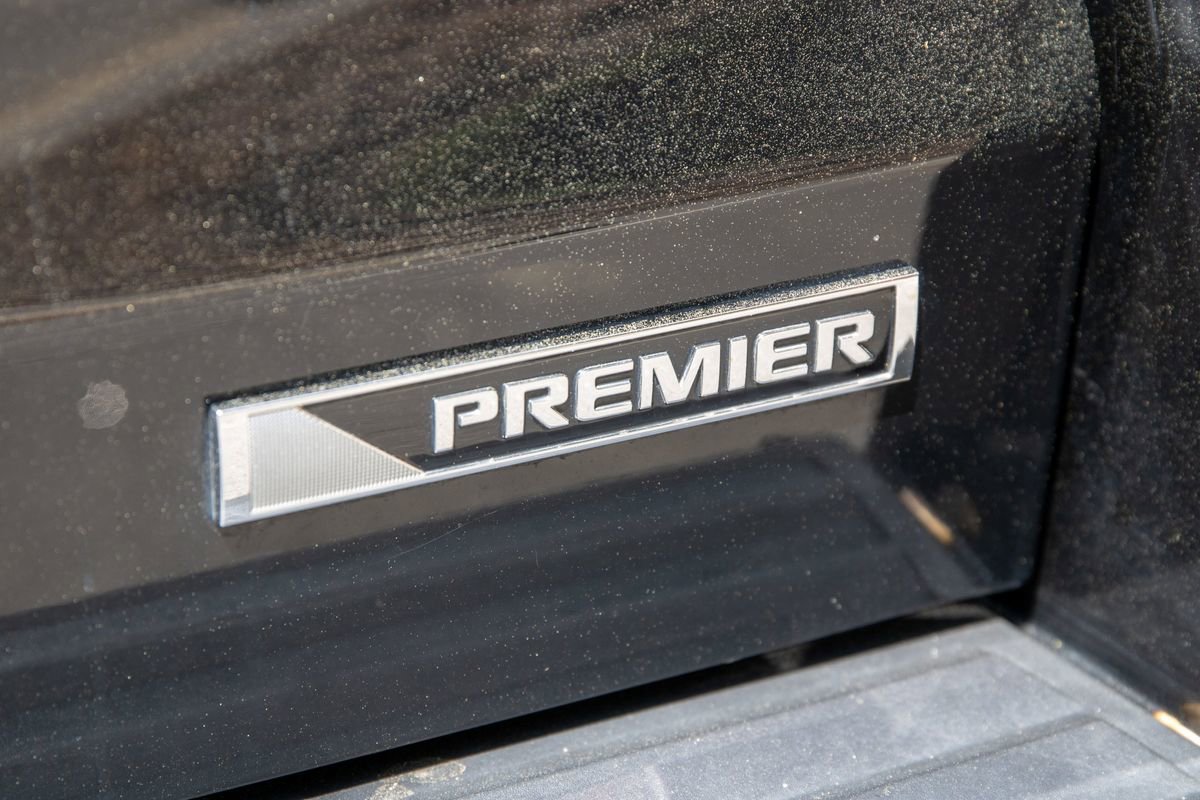 Used 2017 Chevrolet Suburban Premier AWD/4WD image 58