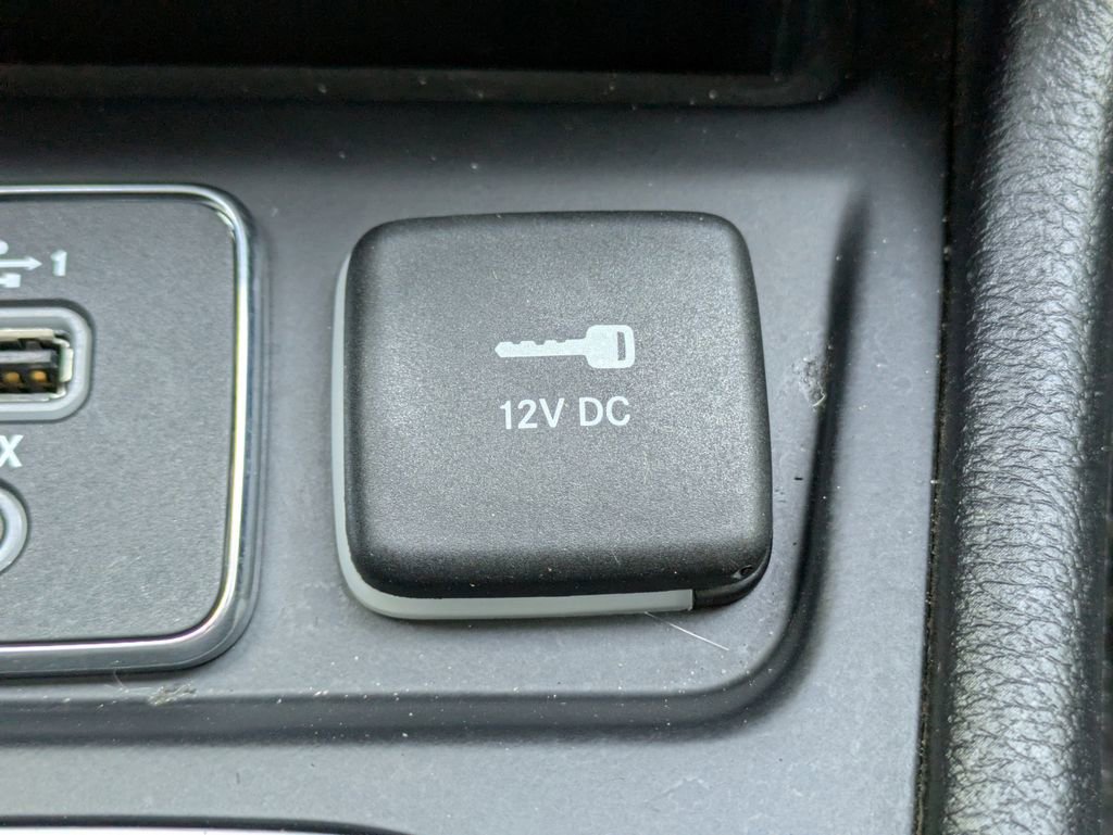 Used 2020 Jeep Cherokee Trailhawk w/ Technology Group AWD/4WD image 31