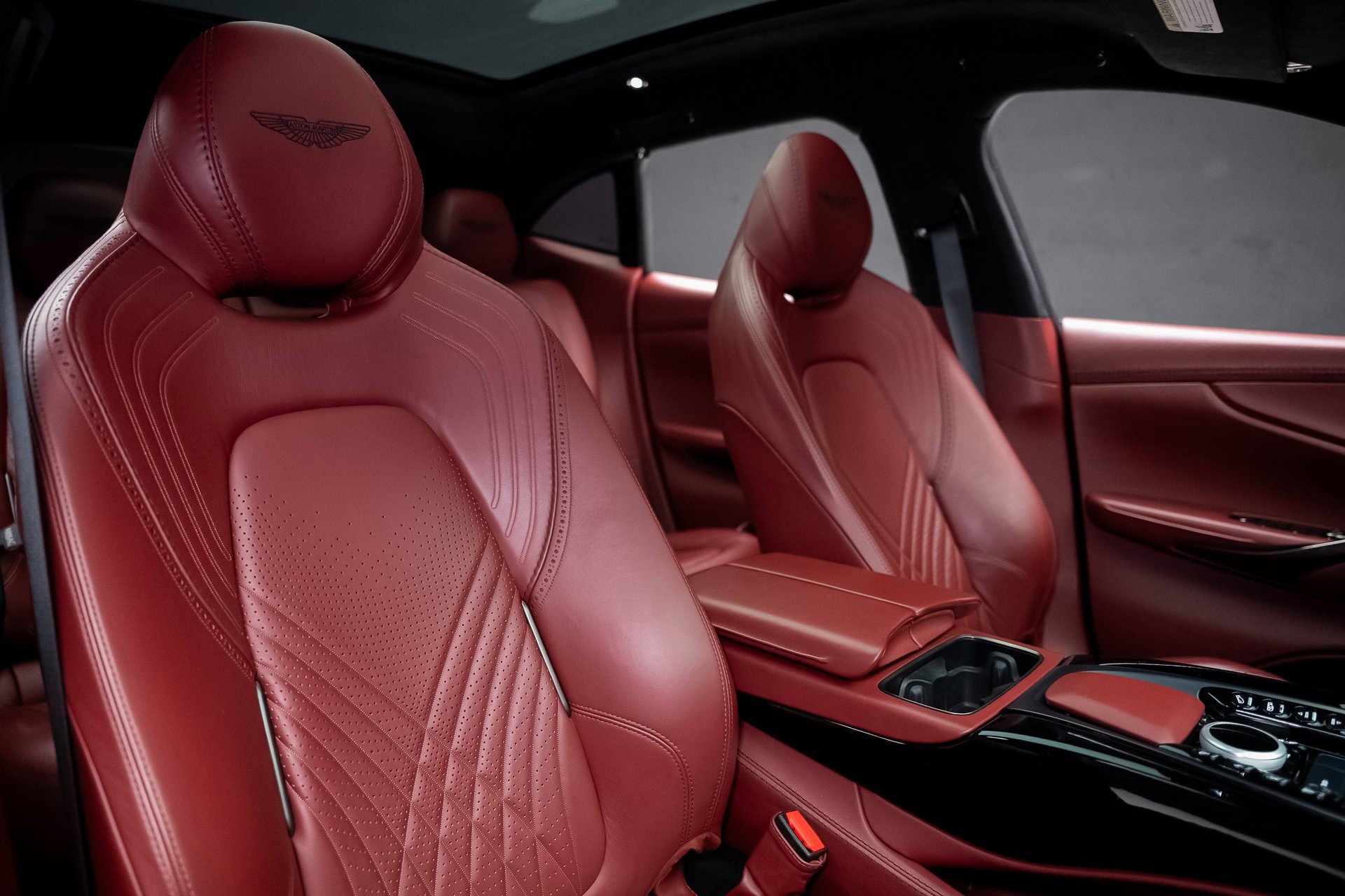 Used 2021 Aston Martin DBX image 64