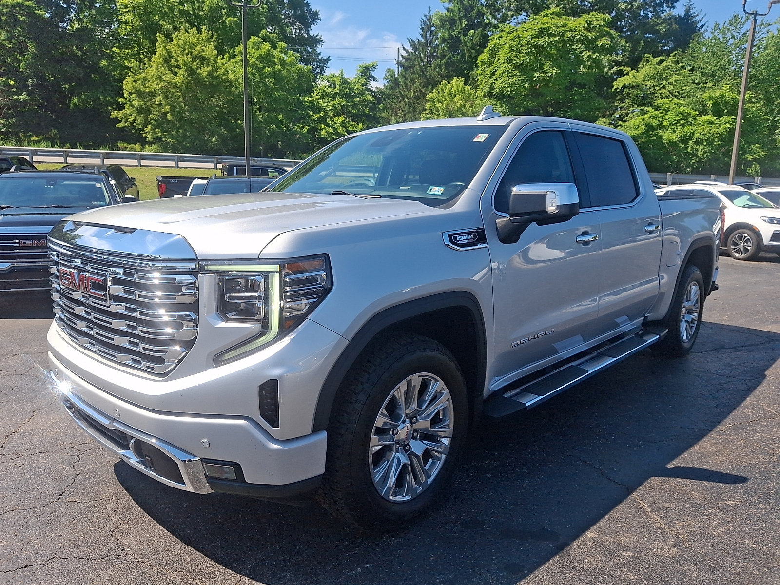 Used 2022 GMC Sierra 1500 Denali AWD/4WD image 3