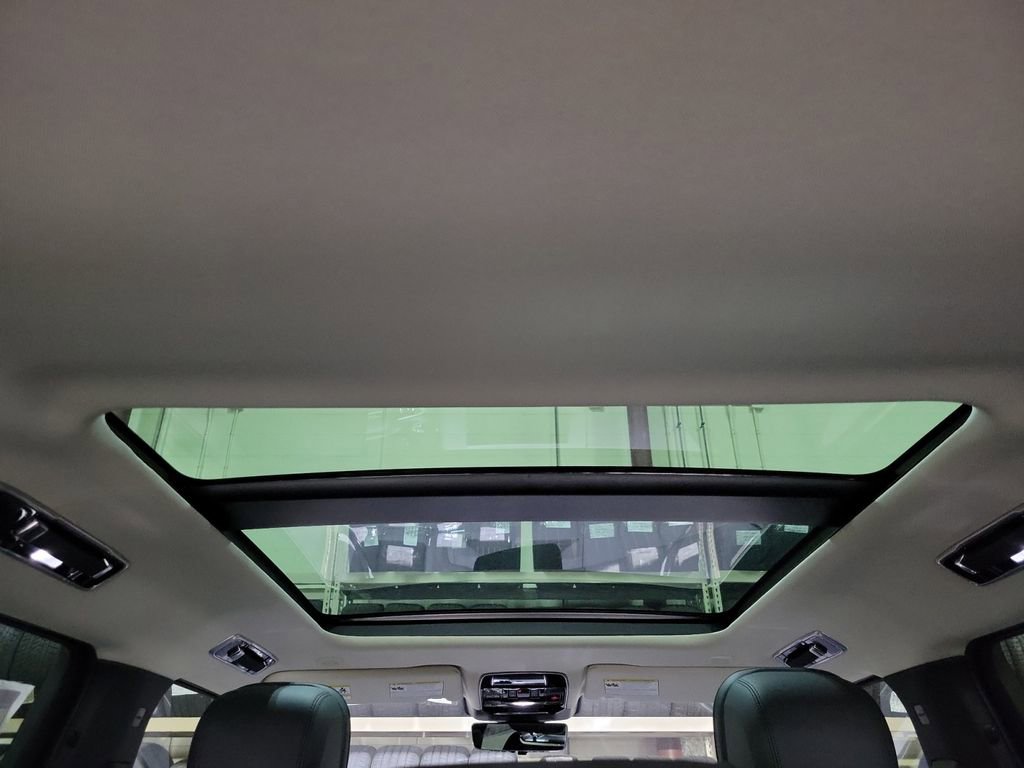 New 2025 Land Rover Range Rover SE image 27