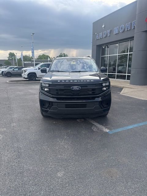 Used 2025 Ford Expedition Active AWD/4WD image 3