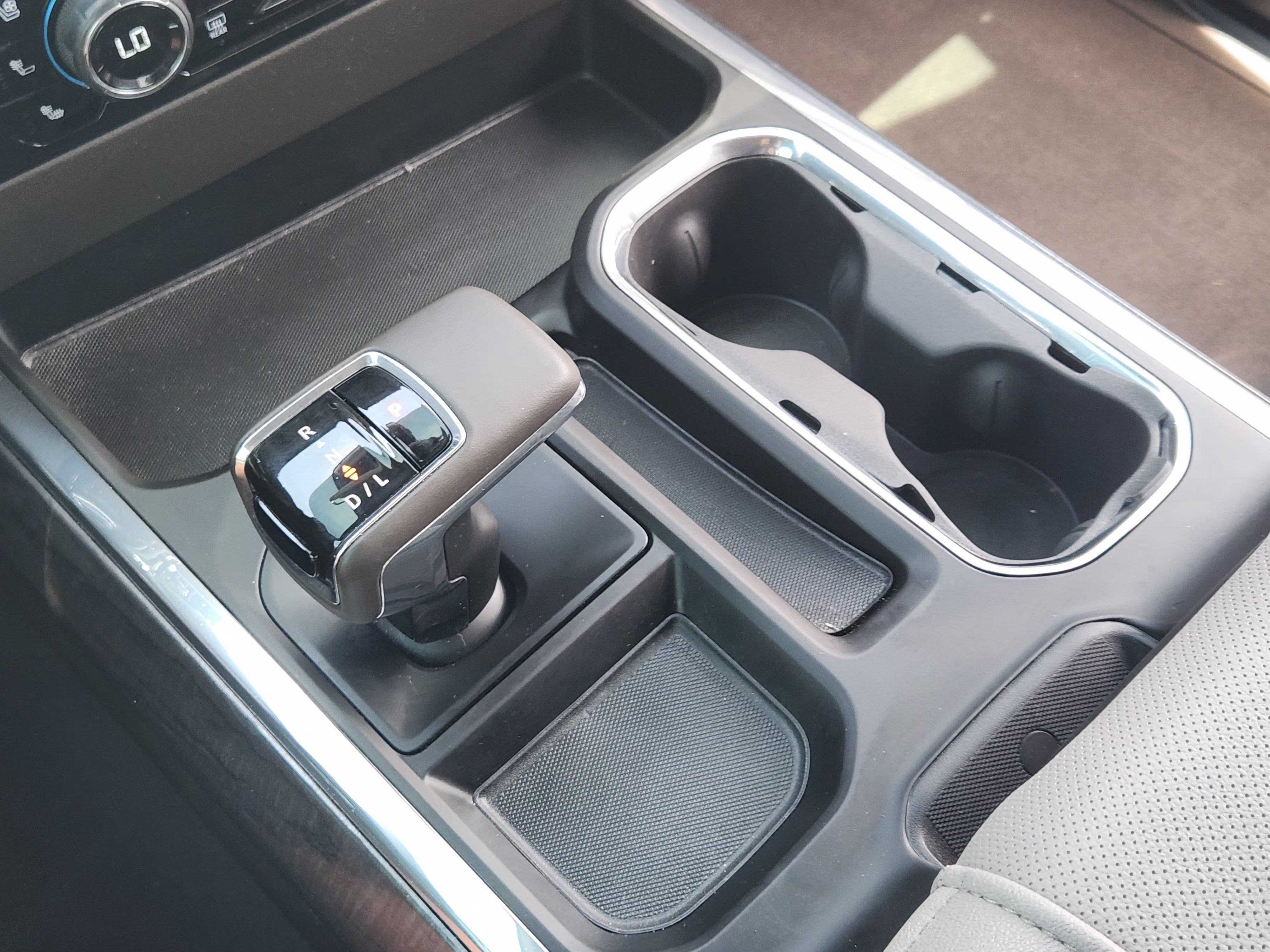 Used 2024 Chevrolet Silverado 1500 LTZ RWD image 21