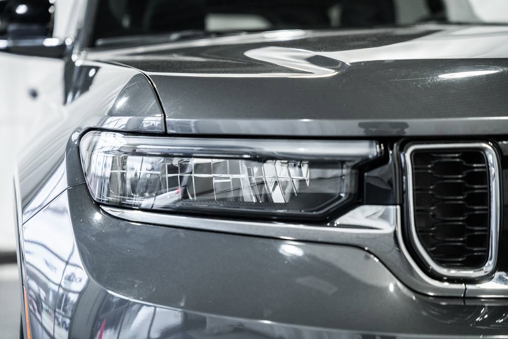 Used 2024 Jeep Grand Cherokee L Limited w/ Luxury Tech Group II image 17