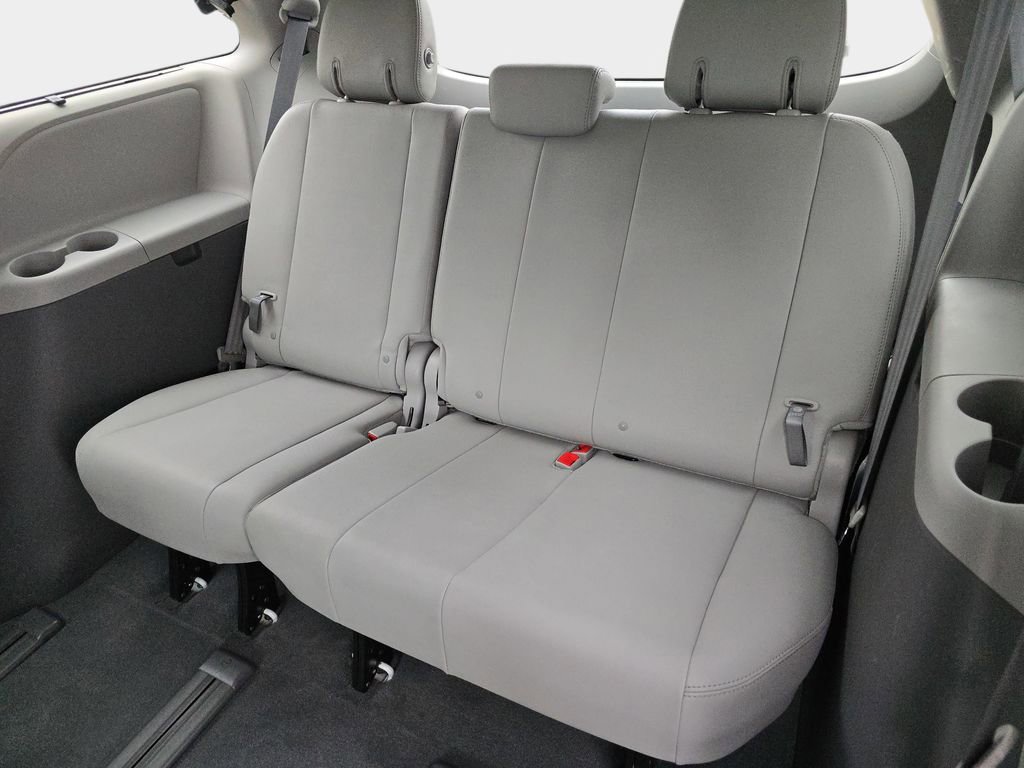 Used 2019 Toyota Sienna XLE w/ XLE Navigation Package AWD/4WD image 16