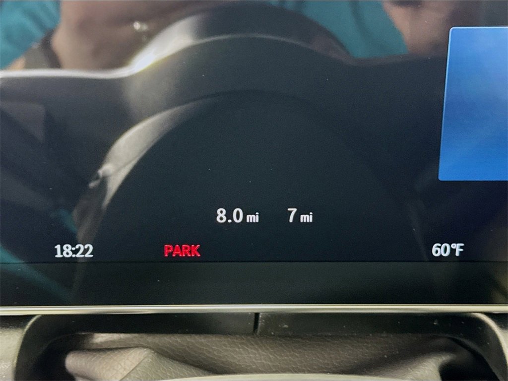 Used 2025 Mercedes-Benz GLC 300 4MATIC image 13