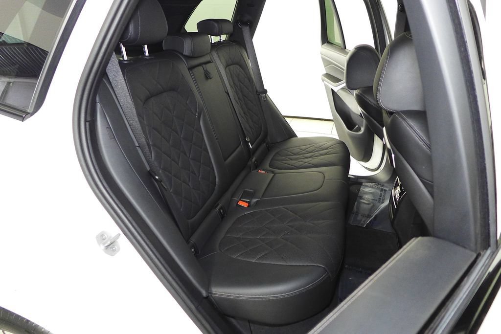 Used 2024 BMW X5 xDrive50e w/ M Sport Package AWD/4WD image 20