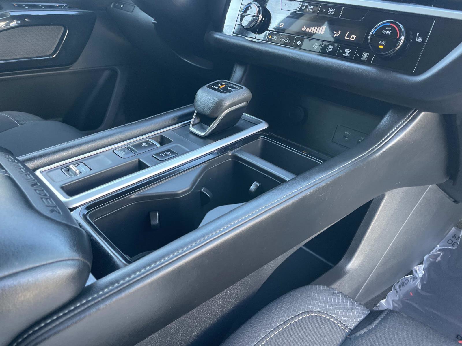 Used 2024 Nissan Pathfinder SV image 28