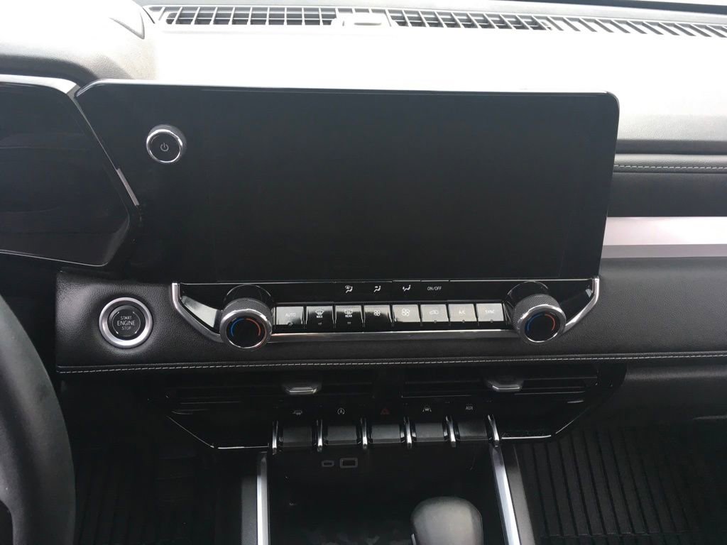 Used 2024 Chevrolet Colorado LT w/ LT Convenience Package image 23