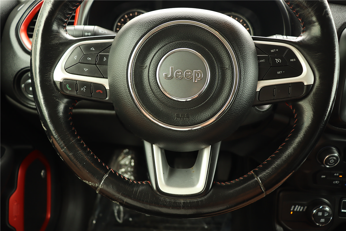 Used 2018 Jeep Renegade Trailhawk AWD/4WD image 40