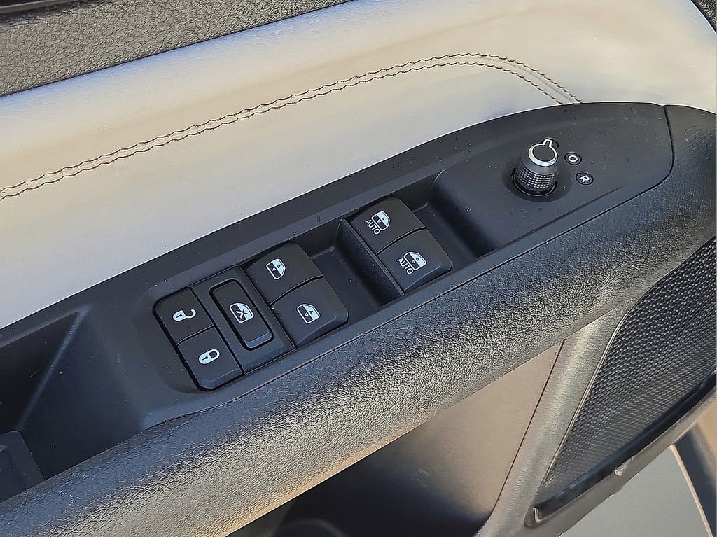 Used 2025 Jeep Compass Limited image 23