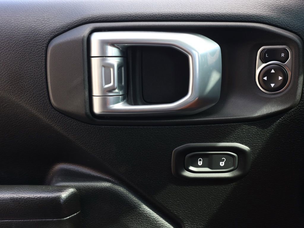 Used 2021 Jeep Wrangler Unlimited Islander image 23