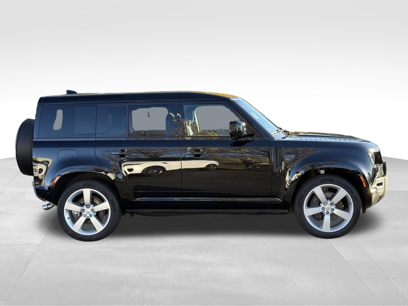 New 2025 Land Rover Defender 110 X-Dynamic SE AWD/4WD image 8