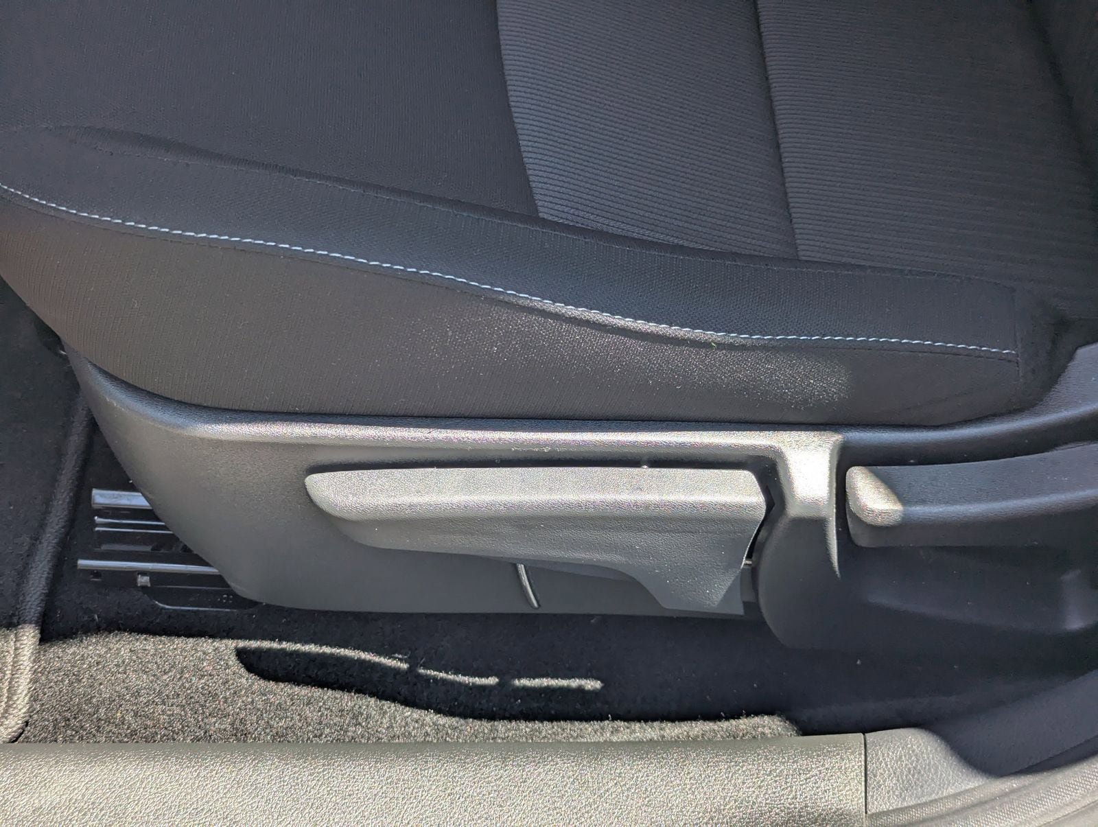 Used 2025 Nissan Sentra SV FWD image 20