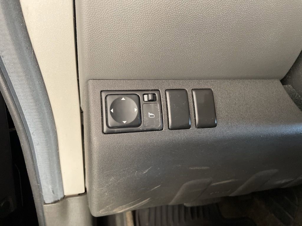 Used 2012 Nissan Xterra S image 17