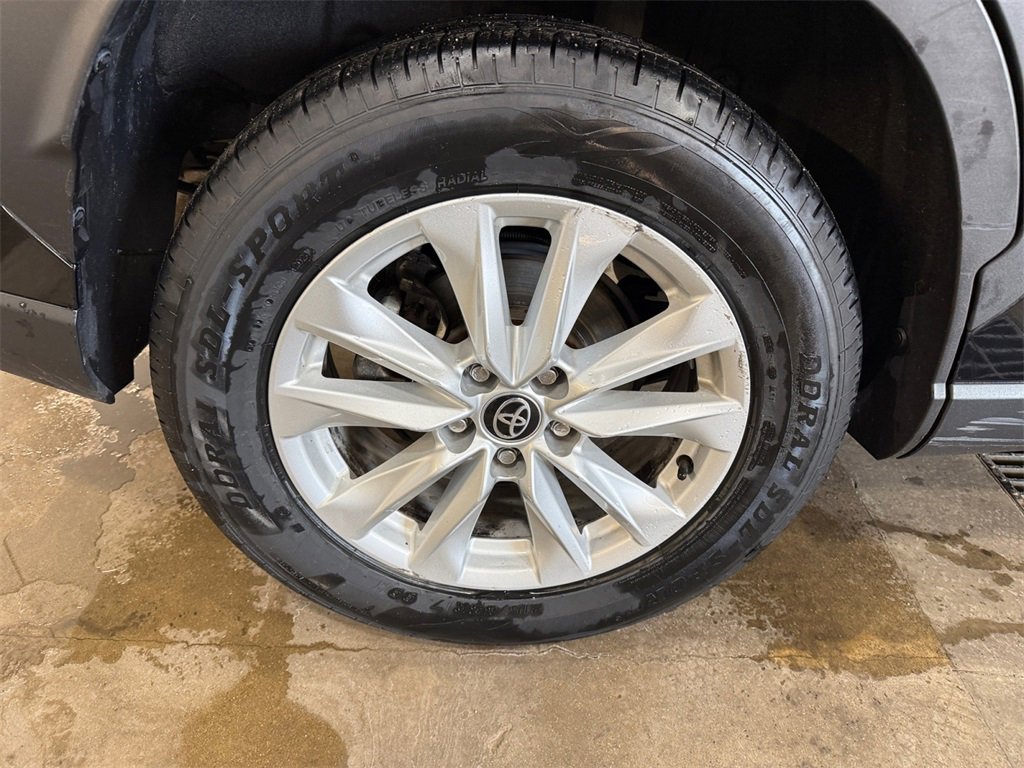 Used 2022 Toyota Corolla Cross LE image 35