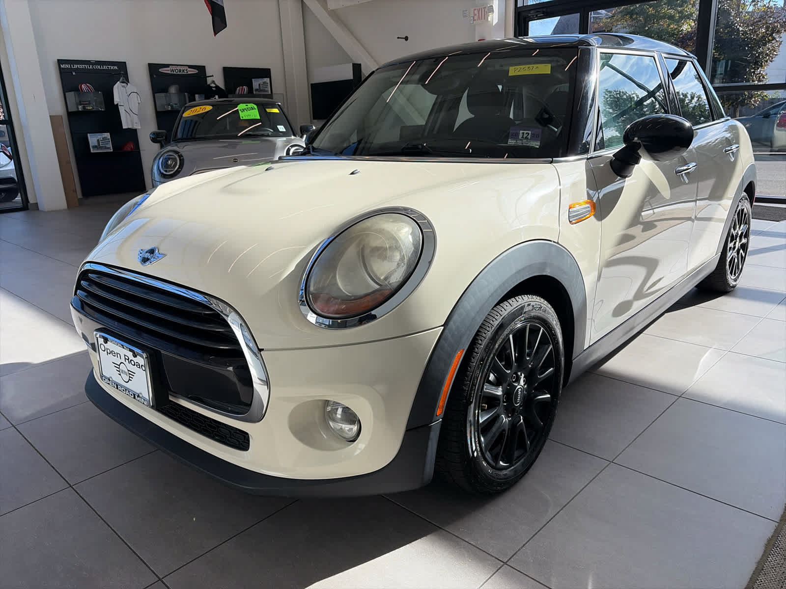 Used 2017 MINI Cooper 4-Door Hardtop FWD image 2